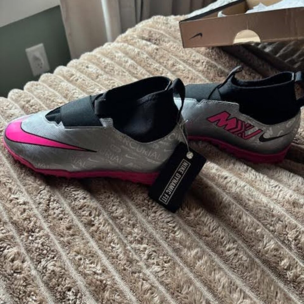 Nike Jr Mercurial Superfly 9 Turf Silver Pink NWT Size 6Y